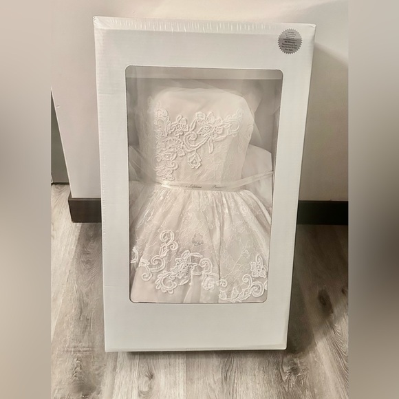 Maggie Sottero Wedding Gown Princess Ball Gown Size 2 Lace and Button Back Small - Picture 5 of 7